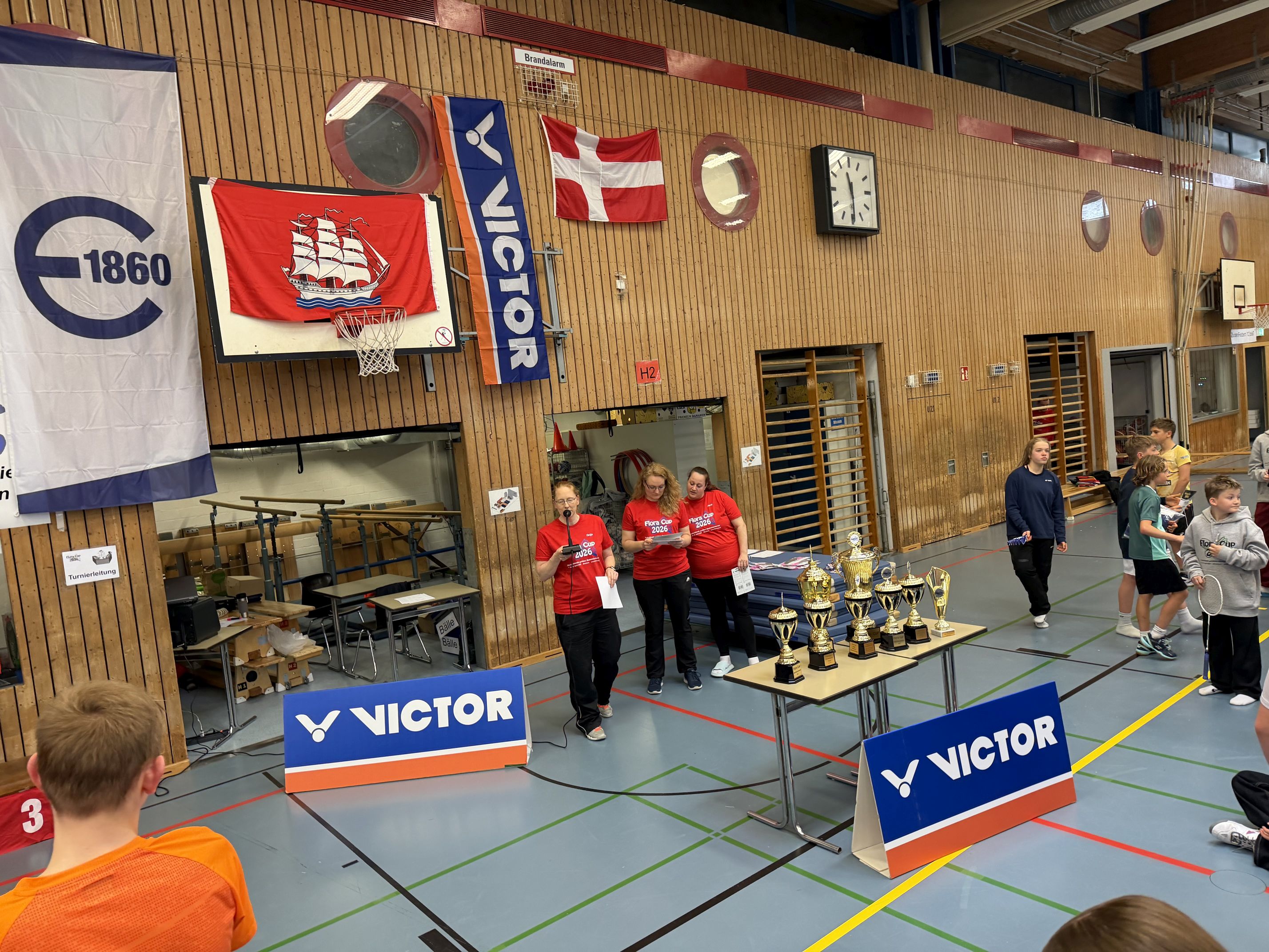 Flora Cup 2026 Turnierleitung bei der Ehrung der Vereinsgewinner